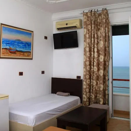Edurres Beachfront 1 아파트호텔